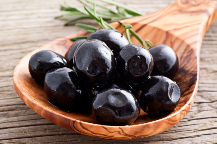 Olives noires à la grecque épicées
